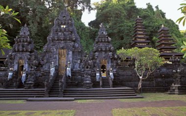 Temple of Pura Goa Lawah yakınındaki şehir Denpasar Bali, Endonezya. Gözlük antik kutsal - büyük bir mağarada yaşayan yarasalar fareler ile büyüleyici birçok turistlerin ilgisini çekmektedir. Bali, yarasalar kutsal yaratıklar olarak kabul edilir