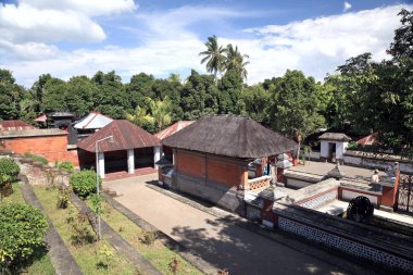 Pura Lingsar tapınak karmaşık 1714 - Lombok (Endonezya); en kutsal yeri yapıldı Bu aynı anda iki din hizmet vermektedir: Balinese Hinduizm ve (Wektu Telu), her biri kendi toprakları üzerinde kendi Tapınağı vardır.