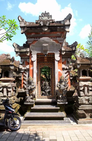 Neobvyklé Budovy Gates Ulicích Ubud Bali Indonésie — Stock fotografie