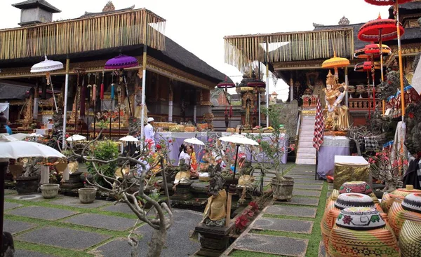 Hinduski Świątynia Taman Saraswati Poświęcony Bogini Mądrości Dewi Saraswati Jest — Zdjęcie stockowe