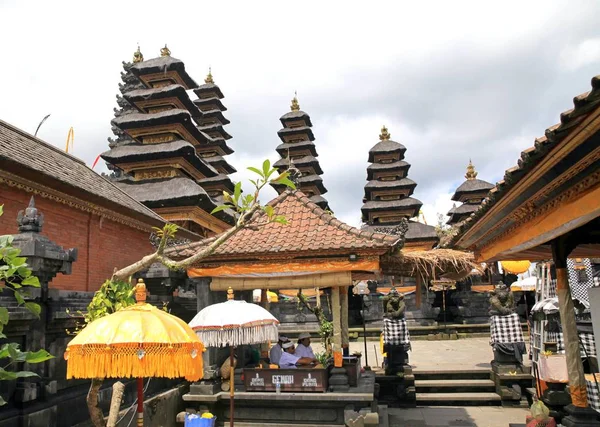 Pura Besakikh Komplex Chrámů Nachází Svahu Sopky Agung Nadmořské Výšce — Stock fotografie