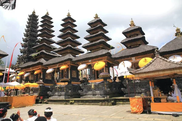 Pura Besakikh Complexo Templos Localizado Encosta Vulcão Agung Uma Altitude — Fotografia de Stock