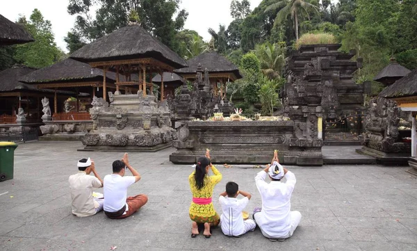 Pooja Świątyni Pura Tirta Empul Pura Tirta Empul Świątyni Święte — Zdjęcie stockowe