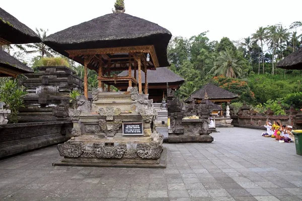 Los Creyentes Rezan Templo Pura Tirta Empul Templo Del Agua — Foto de Stock