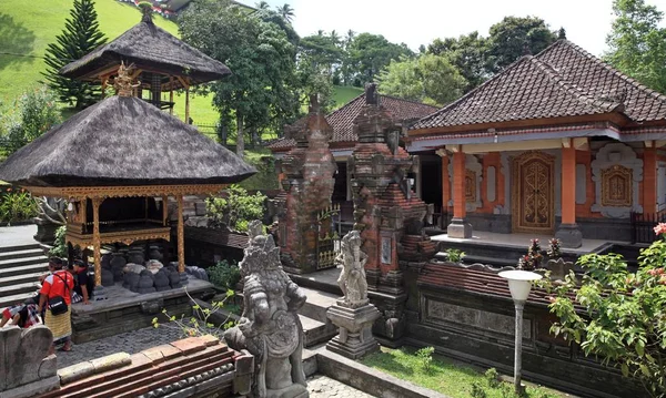 ウブド バリ島 インドネシア近辺のプラ ティルタエンプル 神聖な水の神殿 — ストック写真