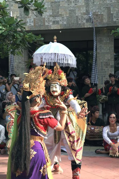 Hagyományos Balinéz Előadások Ubud Bali Indonézia Szimbolizálja Harc Gonosz Között — Stock Fotó