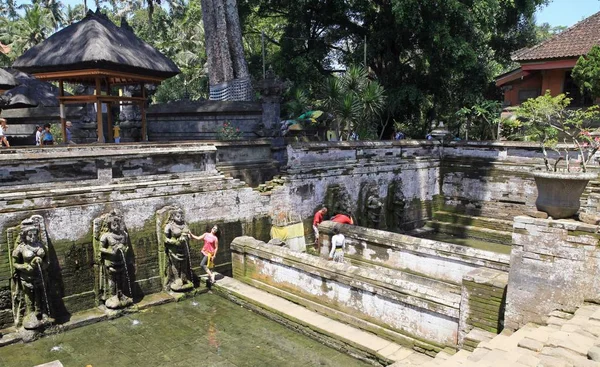 Basen Terenie Świątyni Złożonych Goa Gajah Elephant Cave Bali Indonezja — Zdjęcie stockowe