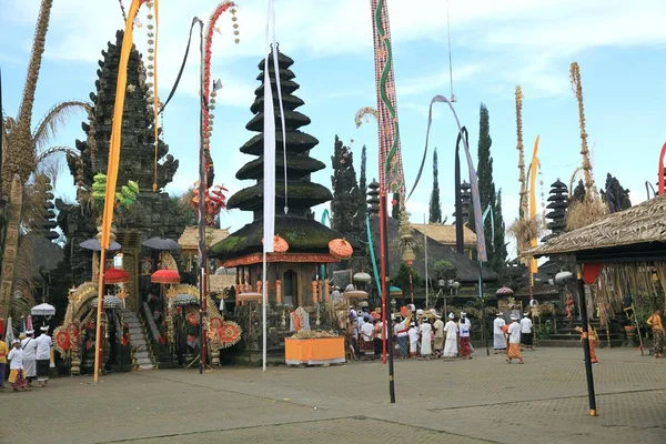 Cérémonie Religieuse Festive Dans Temple Hindou Pura Luhur Batukaru Tabanan — Photo