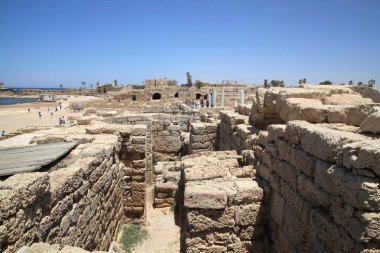Caesarea Filistin - modern İsrail'in Akdeniz kıyısında yer alan antik kentinde kazı.