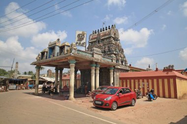 Eski tapınak şehri Chidambaram, Hindistan 'ın en kutsal yerlerinden biri. Bundan ilk kez M.Ö. 6. yüzyıla kadar bahsediliyor, ama efsanelere göre, kozmik dansını yapan Lord Shiva 'nın anısına inşa edilmiş..