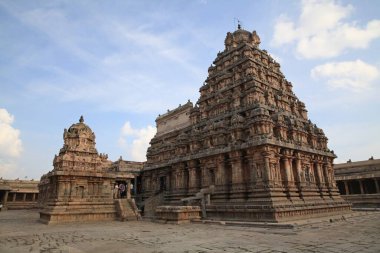 Eski tapınak şehri Chidambaram, Hindistan 'ın en kutsal yerlerinden biri. Bundan ilk kez M.Ö. 6. yüzyıla kadar bahsediliyor, ama efsanelere göre, kozmik dansını yapan Lord Shiva 'nın anısına inşa edilmiş..