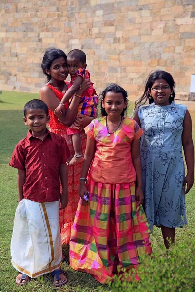 Familjefoto Indianer Poserar Gärna För Fotograf Templet Staden Chidambaram Tamil — Stockfoto