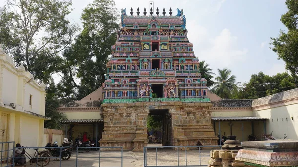 長シュワラ寺院は南インドのクムバコナムで最も古い寺院の1つで 9世紀の建築物の一例です 伝説によると スーリヤによってここで崇拝されていたシヴァ神に捧げられました — ストック写真