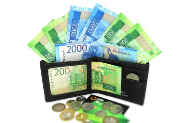 Siyah çanta ve Rusya, nominal değerinin iki thousand ve iki yüz ruble para