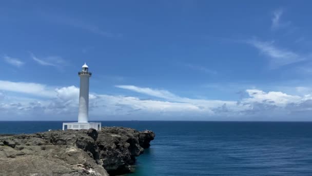 Vuurtoren Cape Zanpa Een Zomerse Zonnige Hemel Zee Bezienswaardigheden Okinawa — Stockvideo