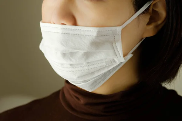 Woman wearing the wrong hygiene mask