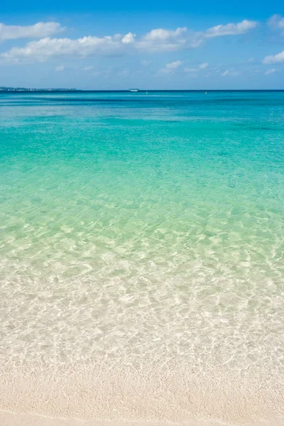 Blue Sky White Beach Crystal Clear Sea — Stock Photo, Image