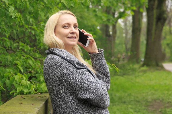 Güzel sarışın kadın 45 yaşında Şehir Parkı.