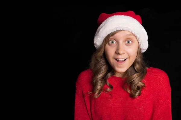 Emocionada Niña Suéter Rojo Sombrero Santa Mirando Espectador Riendo Aislamiento — Foto de Stock