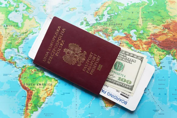 Pasaporte Biométrico Polaco Fondo Del Mapa Mundial Concepto Viajes Sin — Foto de Stock