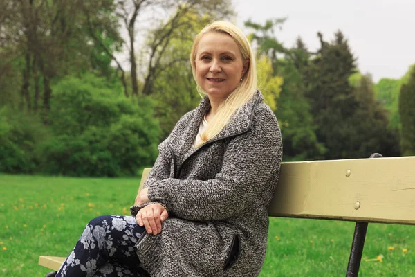 Güzel sarışın kadın 45 yaşında Şehir Parkı.