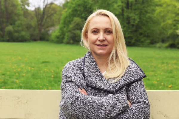 Güzel sarışın kadın 45 yaşında Şehir Parkı.