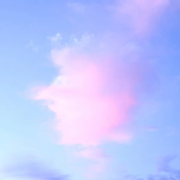 Ηλιοβασίλεμα Μπλε Ροζ Και Πορτοκαλί Ουρανό — Φωτογραφία Αρχείου