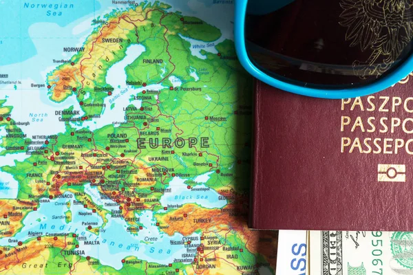 Pasaporte Biométrico Polaco Fondo Del Mapa Mundial Concepto Viajes Sin — Foto de Stock