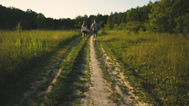 Caminhada Verão Tonificada Duas Pessoas — Vídeo de Stock