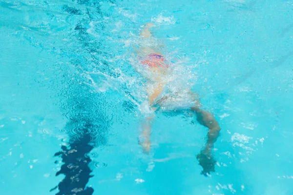 A young boy pounds in the pool. — Stock Photo, Image