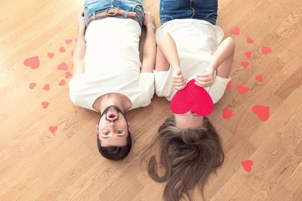 Pareja Divertida San Valentín Está Tirada Suelo Chica Cubrir Cara —  Fotos de Stock