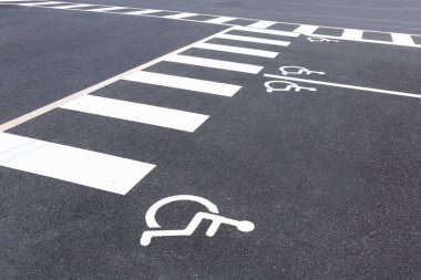 Özürlü park yeri. Özel park.