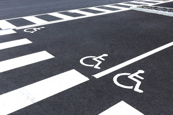 Parcheggio Con Posti Auto Riservati Solo Disabili — Foto Stock