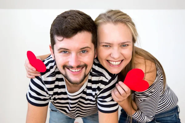 Roliga Unga Par Kul Alla Hjärtans Dag Närbild — Stockfoto