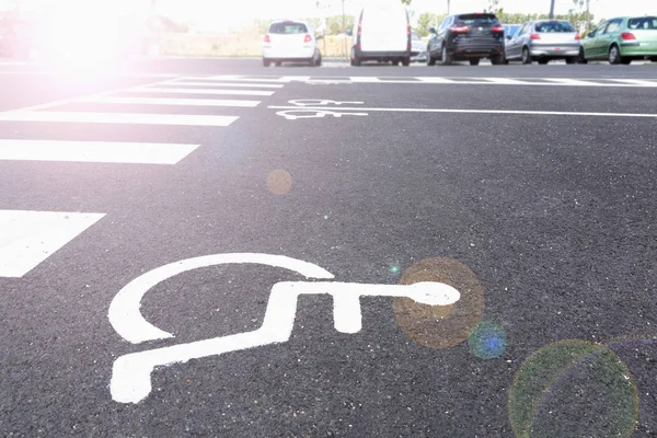 Niepełnosprawności Pustych Miejsc Parkingowych Parking Pobliżu Supermarket — Zdjęcie stockowe