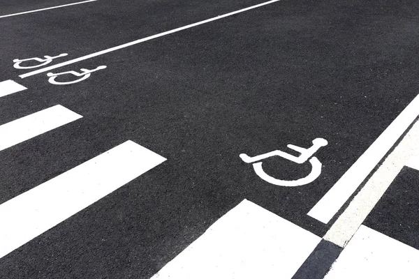 Parking Dla Osób Niepełnosprawnych Pobliżu Supermarket — Zdjęcie stockowe