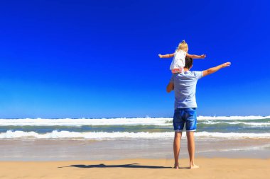 Mutlu aile tatilleri..