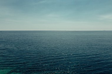 Pitoresk deniz ufuk. Cruise seyahat turizm yaz tatili kavramı