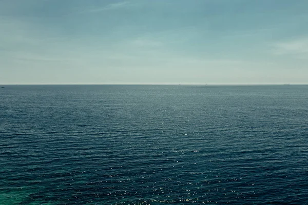 Pitoresk deniz ufuk. Cruise seyahat turizm yaz tatili kavramı