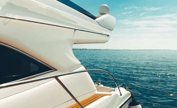 Yaz seyahat etmek tatil macera kavramı. Cruise Yatlar, deniz, yakın çekim kopya alanı