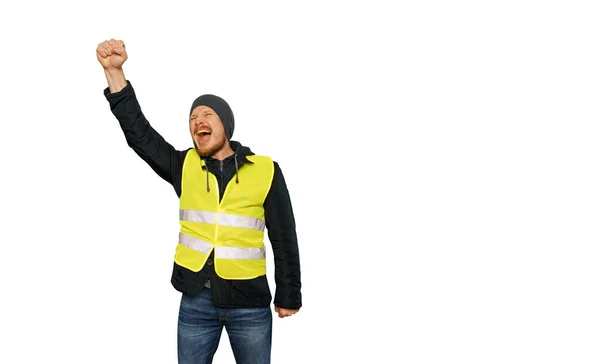 Протестует против желтых жилетов. Мужчина поднял руку в кулак и крикнул: — стоковое фото