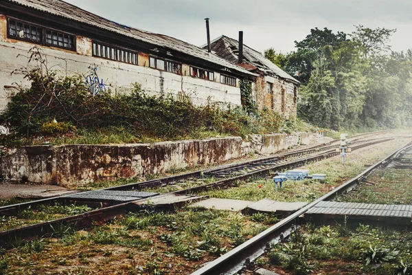 Edificio Industrial Abandonado Fondo Del Ferrocarril Que Extiende Distancia — Foto de Stock