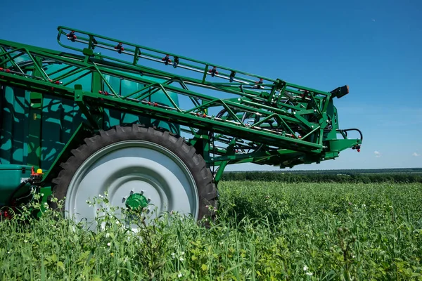 Detail Van Trekker Het Veld Met Blauwe Lucht Bereidt Voor — Stockfoto