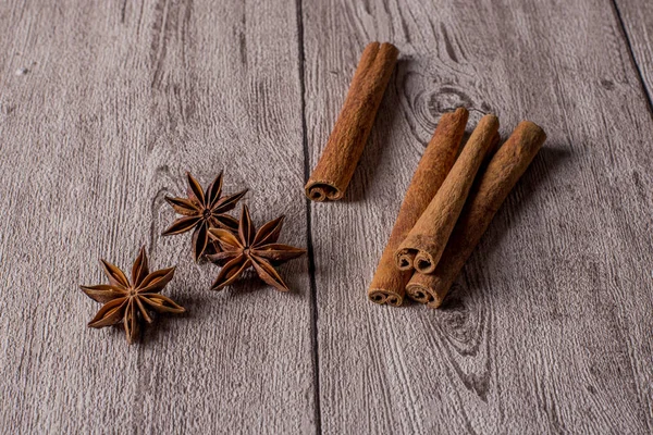 Palitos Canela Estrellas Anís Mesa Madera —  Fotos de Stock