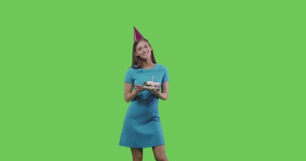 Woman eating piece of cake, birthday celebration — Stock Video