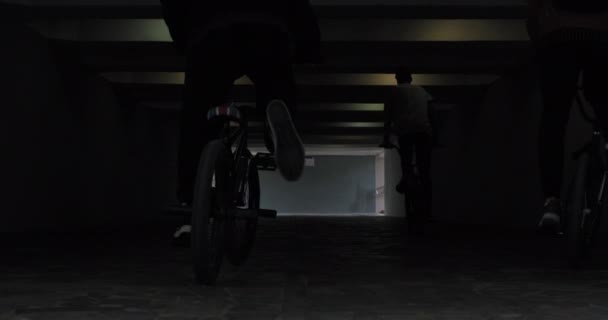 Bmx guys bikers ride through foot tunnel — Stock Video