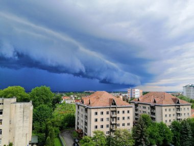 Şehirde fırtına var.