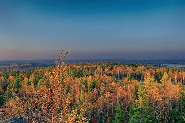 Herfst Landschap Uitzicht Vanaf Top Van Berg Naar Het Kleurrijke — Stockfoto