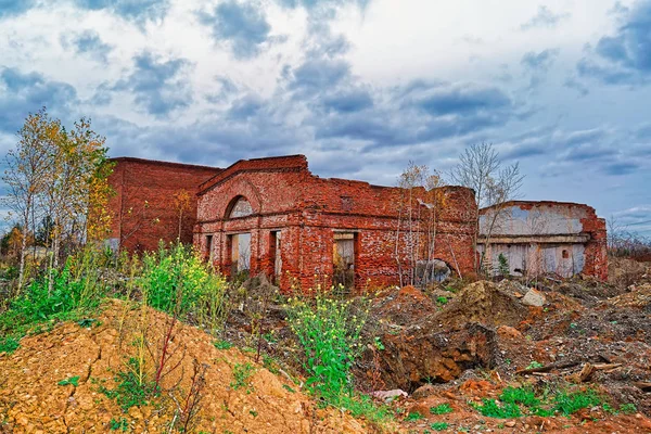 Old Abandoned Brick Building Background Autumn Sky — Stock Photo, Image