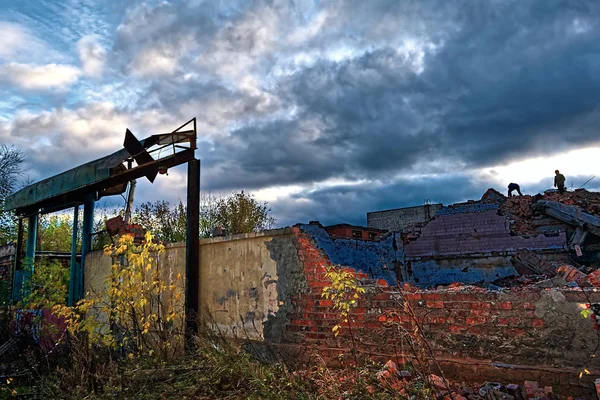 Ruins Destroyed Building City Backdrop Dramatic Autumn Sunset Sky — Stock Photo, Image